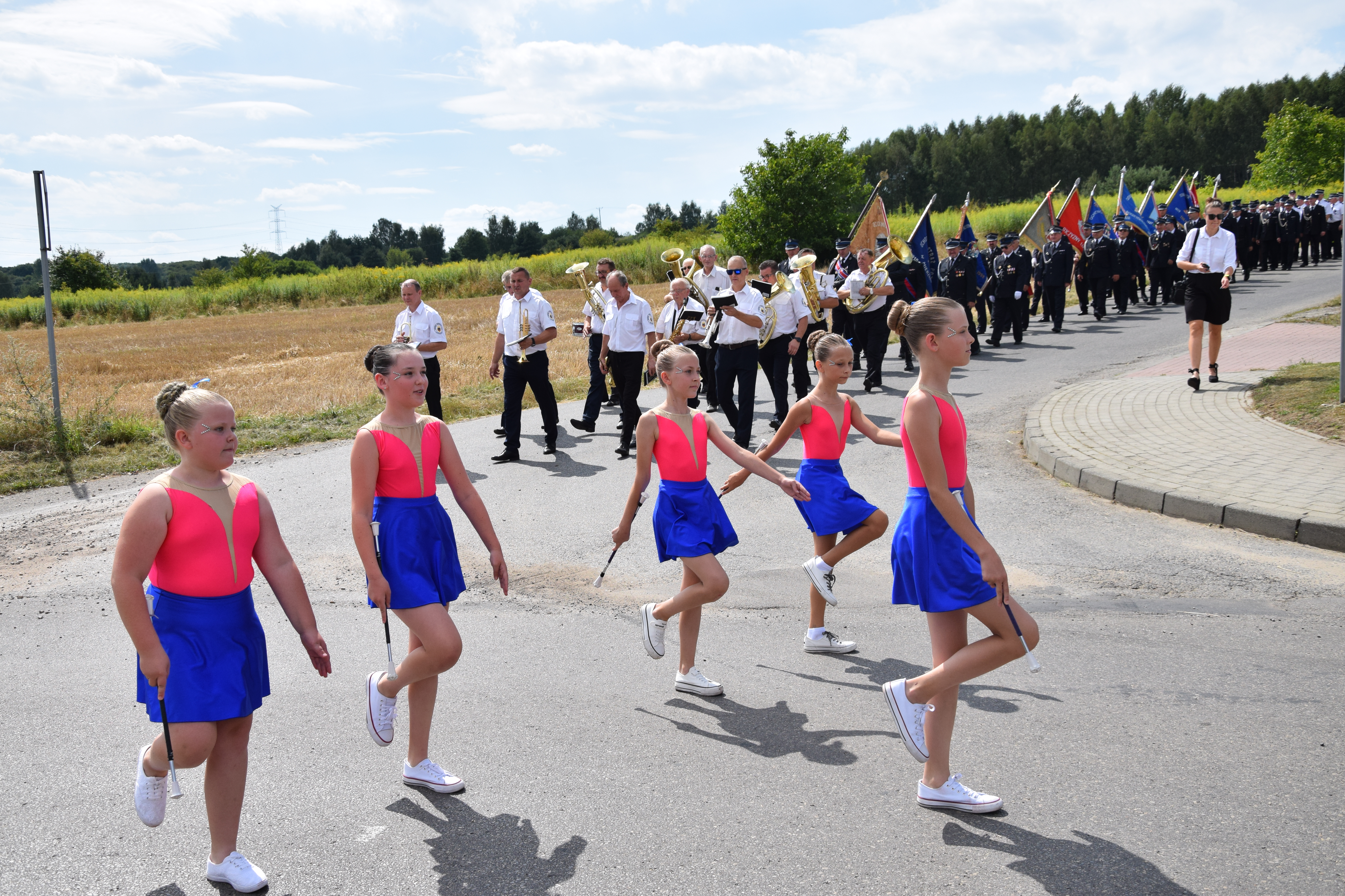 Zdjęcie przedstawia uczestników Jubileuszu 100-lecia OSP Toporowice