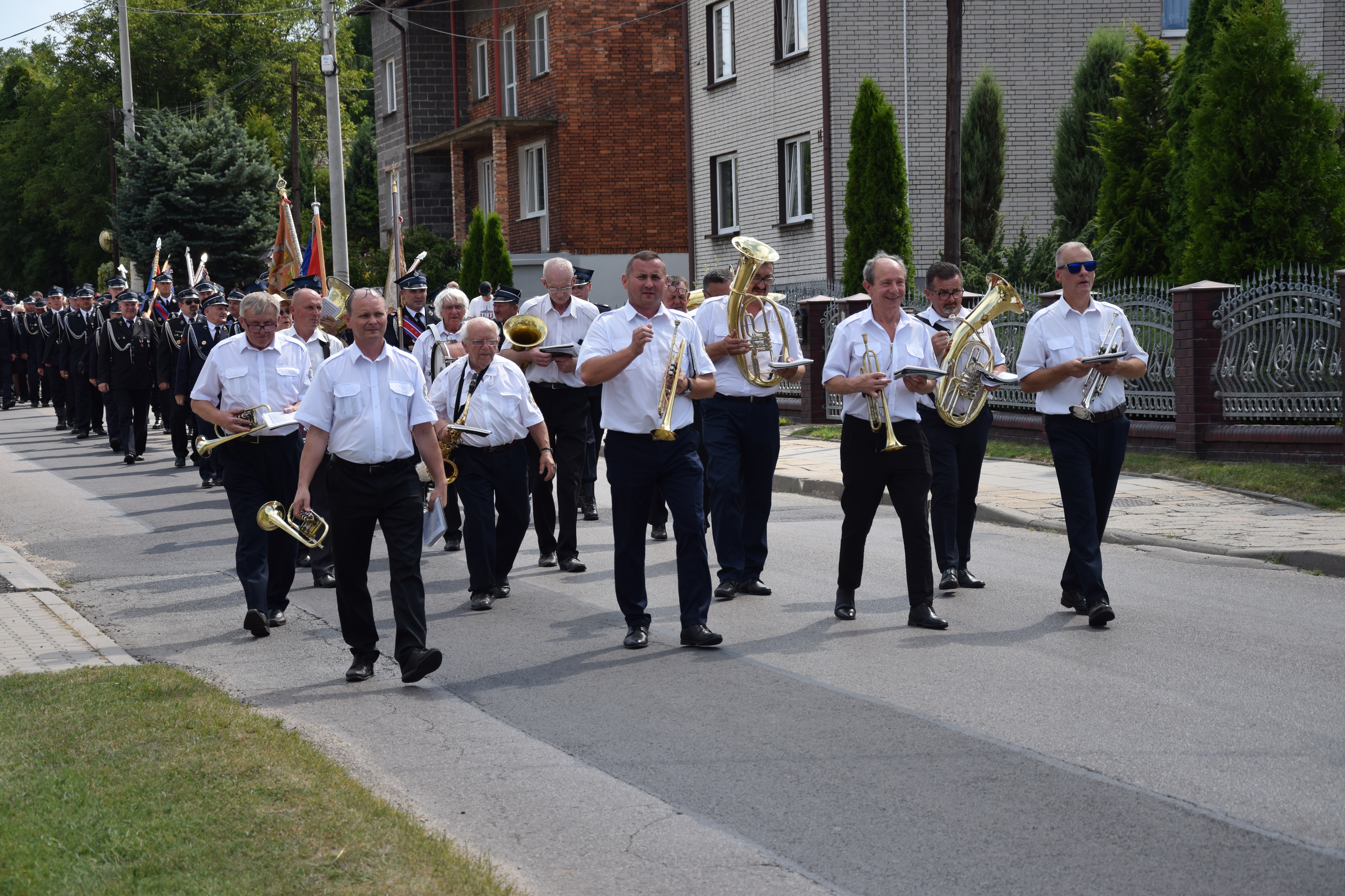Zdjęcie przedstawia uczestników Jubileuszu 100-lecia OSP Toporowice