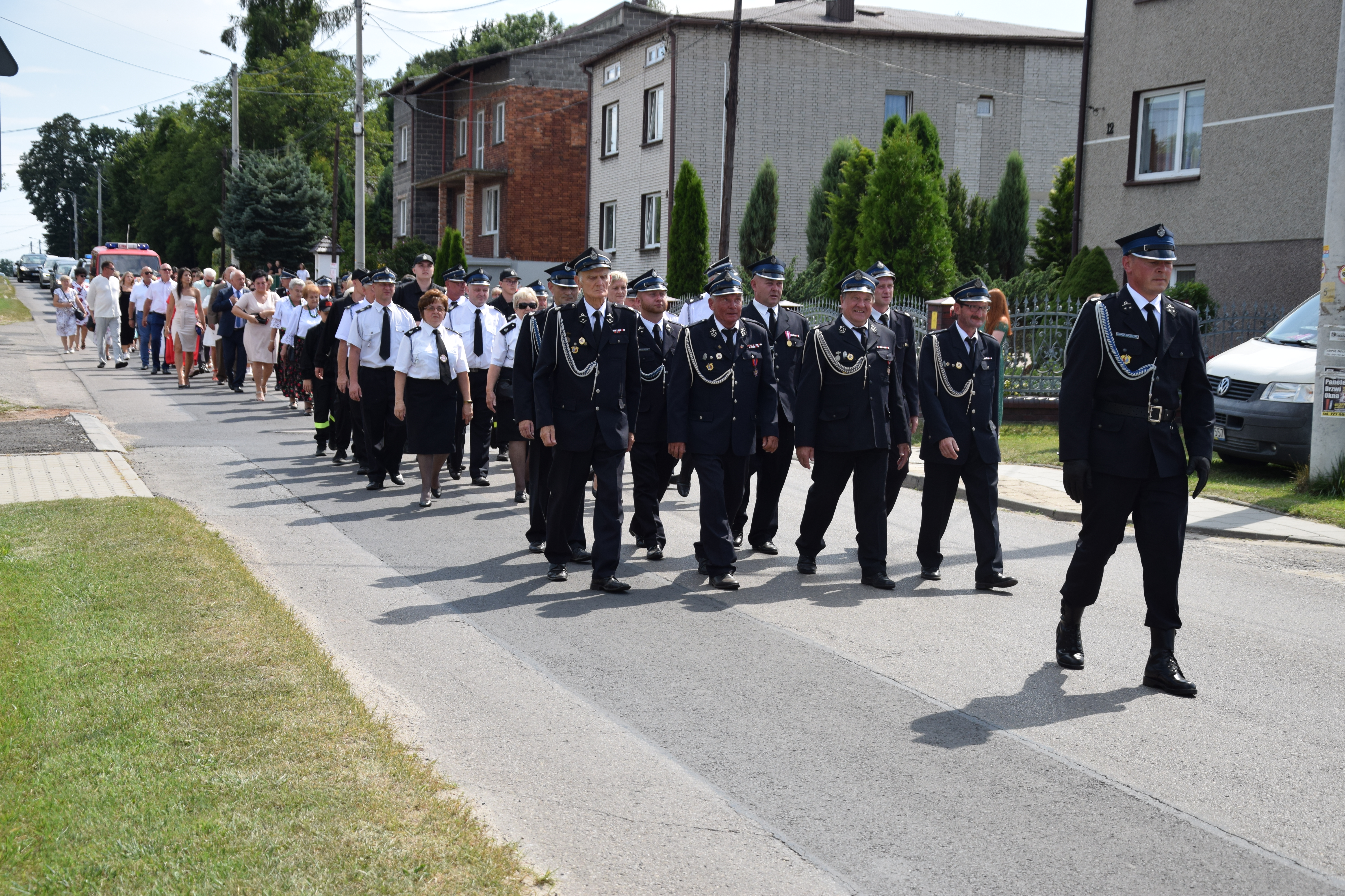 Zdjęcie przedstawia uczestników Jubileuszu 100-lecia OSP Toporowice
