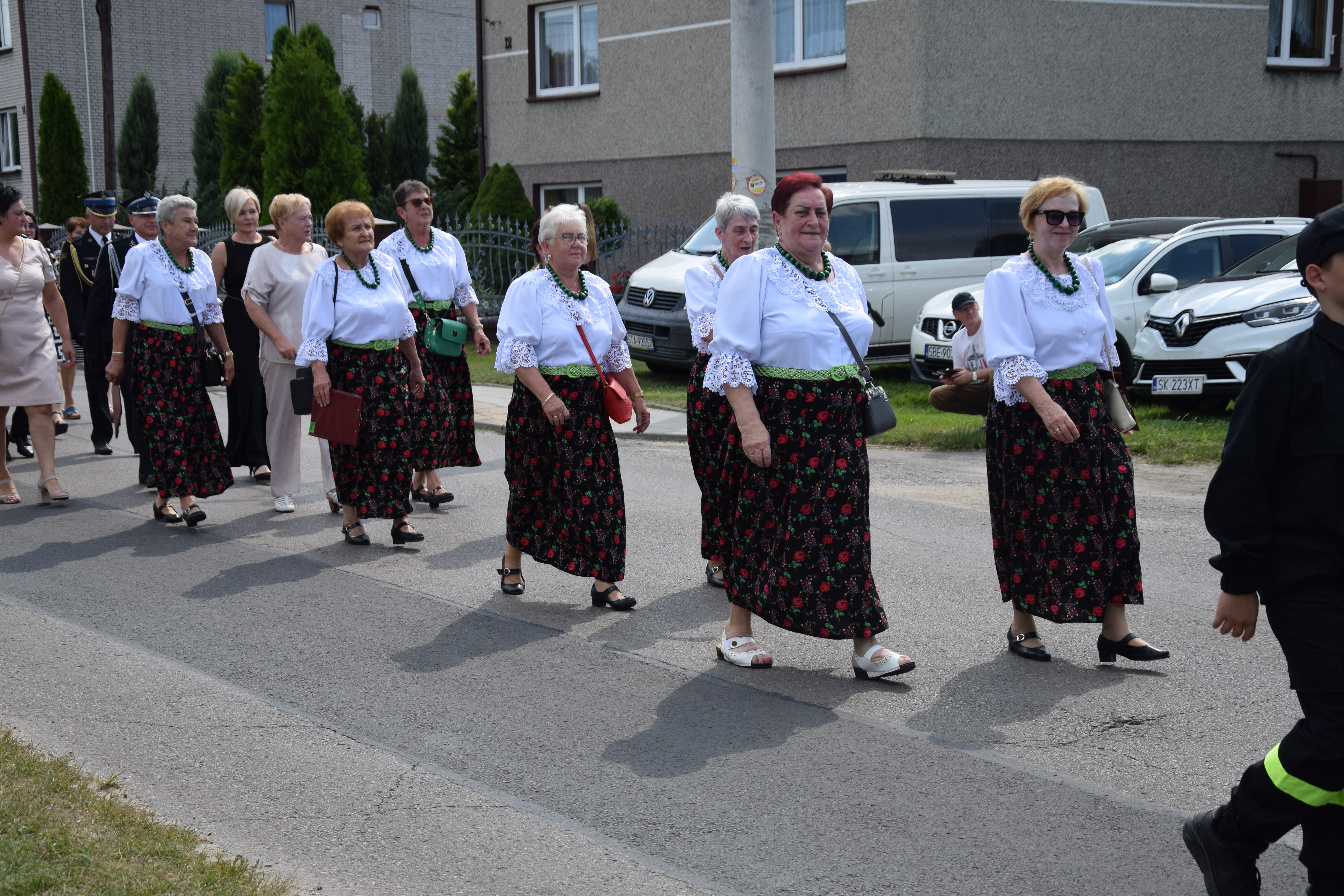 Zdjęcie przedstawia uczestników Jubileuszu 100-lecia OSP Toporowice