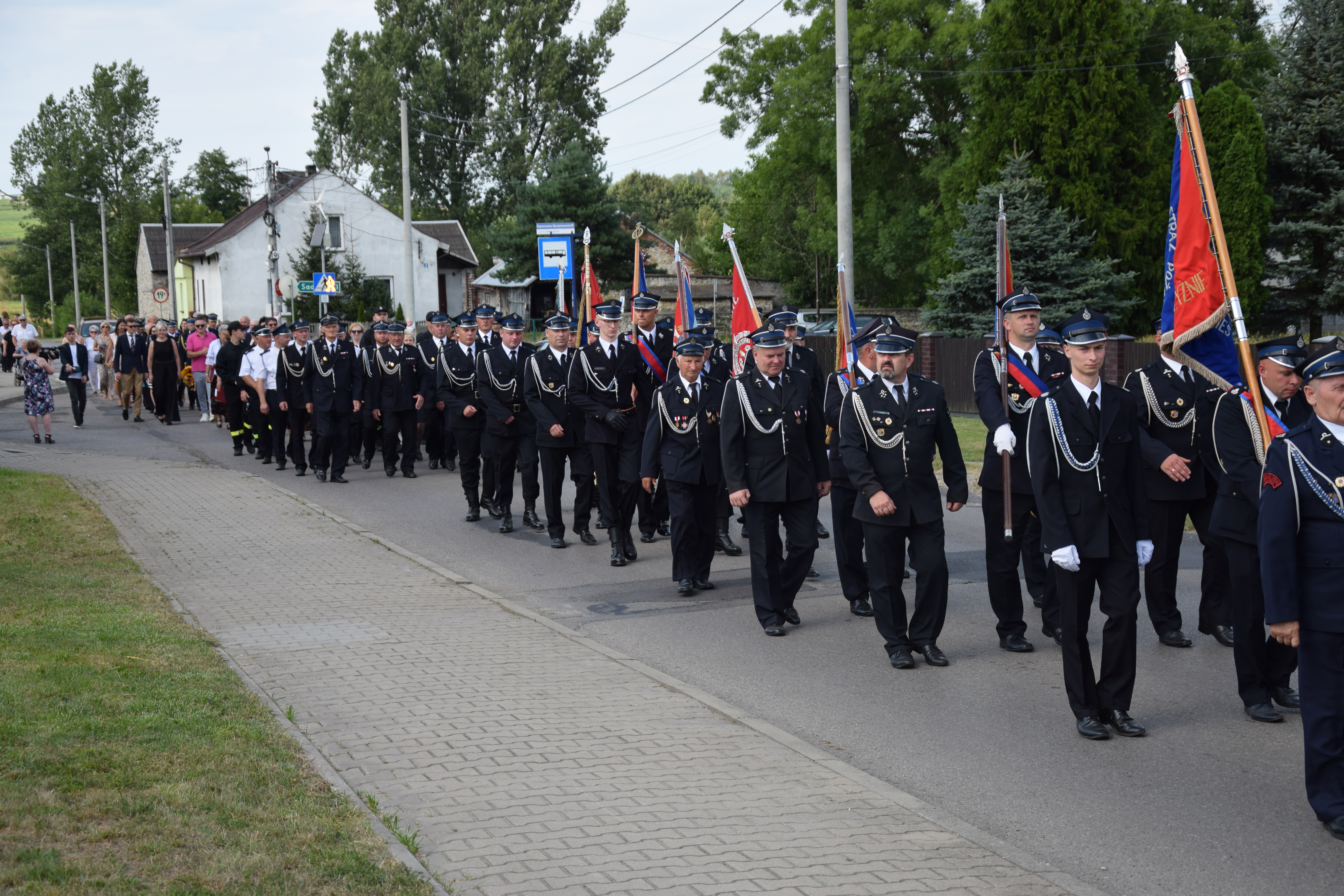 Zdjęcie przedstawia uczestników Jubileuszu 100-lecia OSP Toporowice