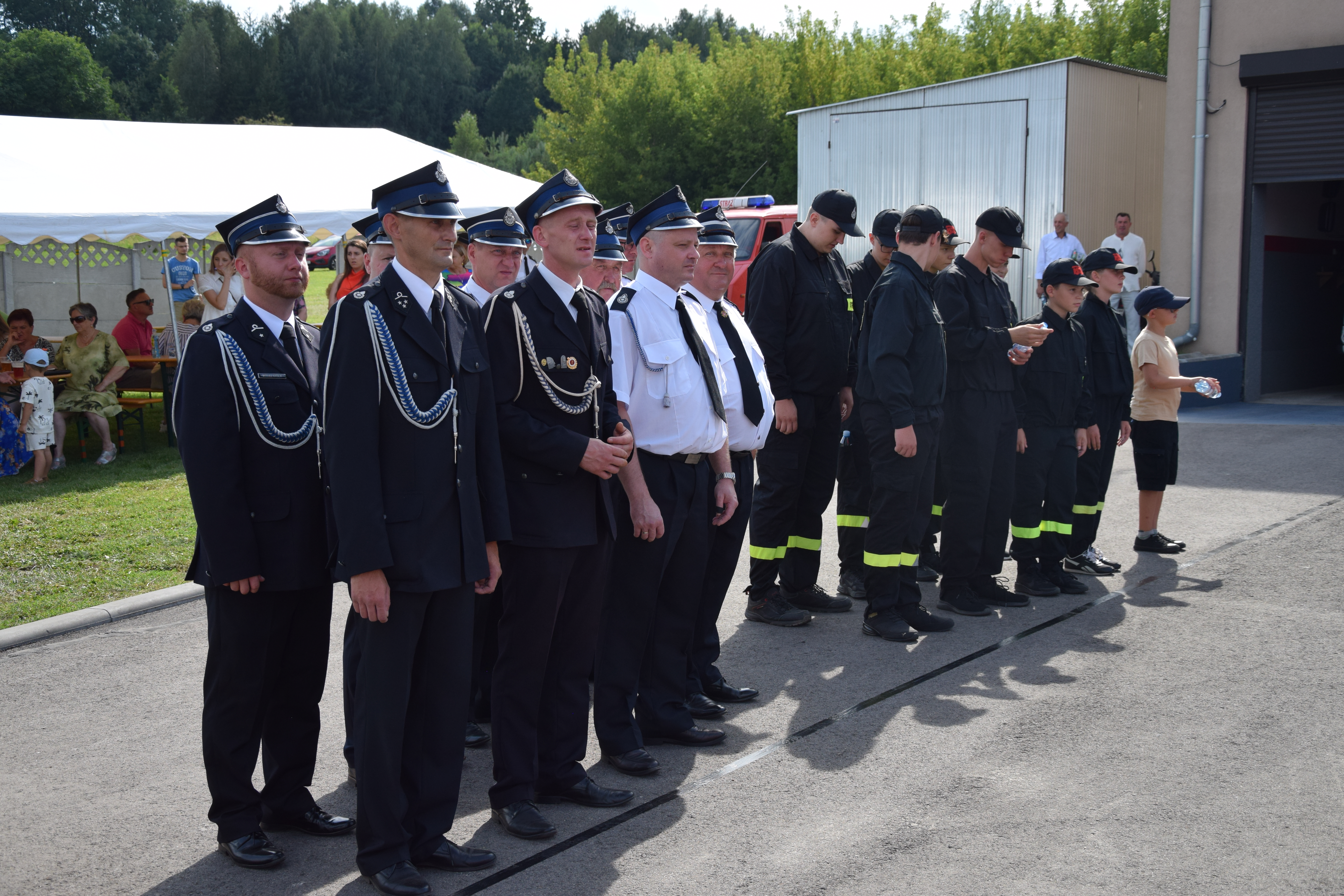 Zdjęcie przedstawia uczestników Jubileuszu 100-lecia OSP Toporowice