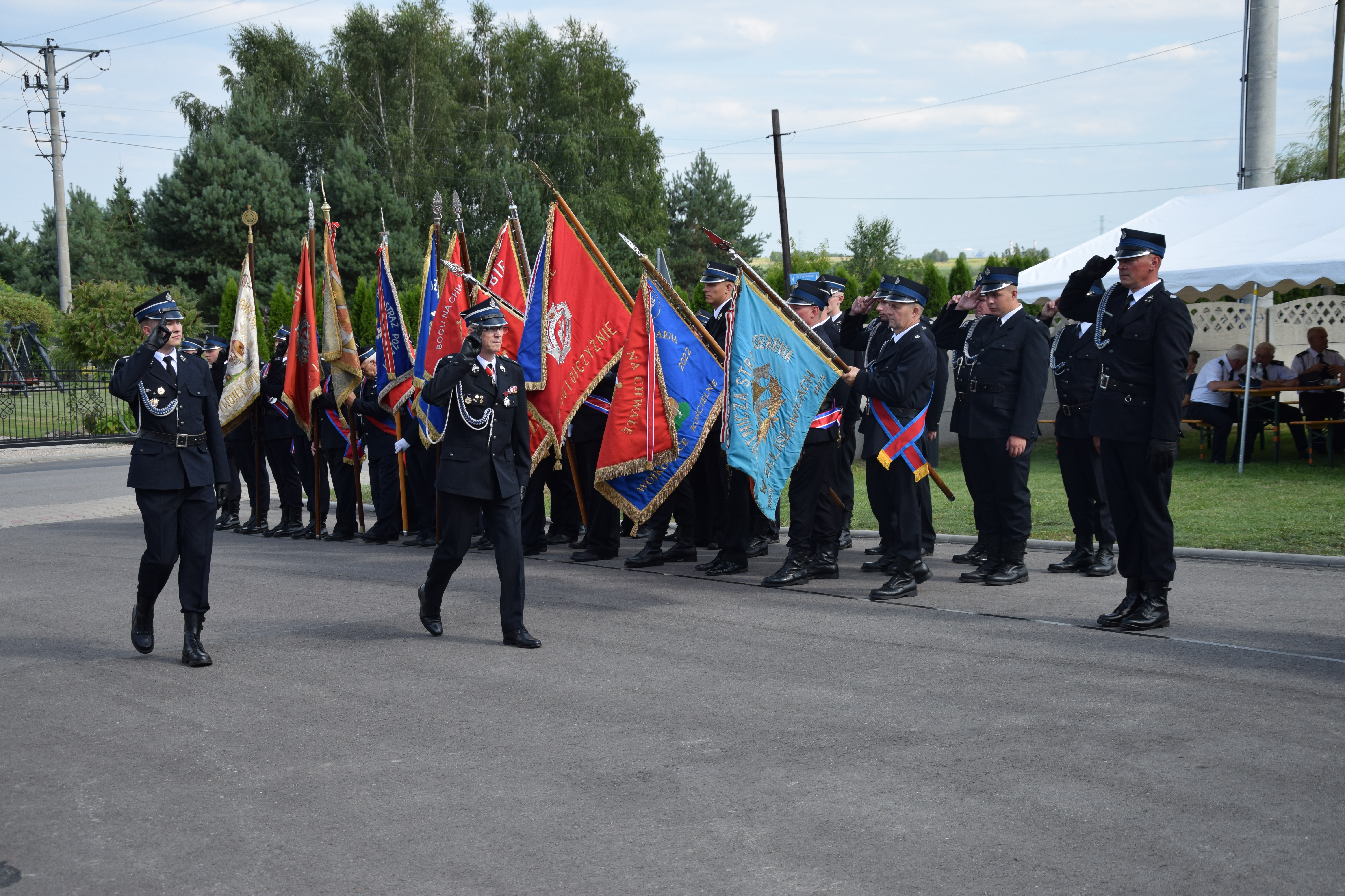 Zdjęcie przedstawia uczestników Jubileuszu 100-lecia OSP Toporowice
