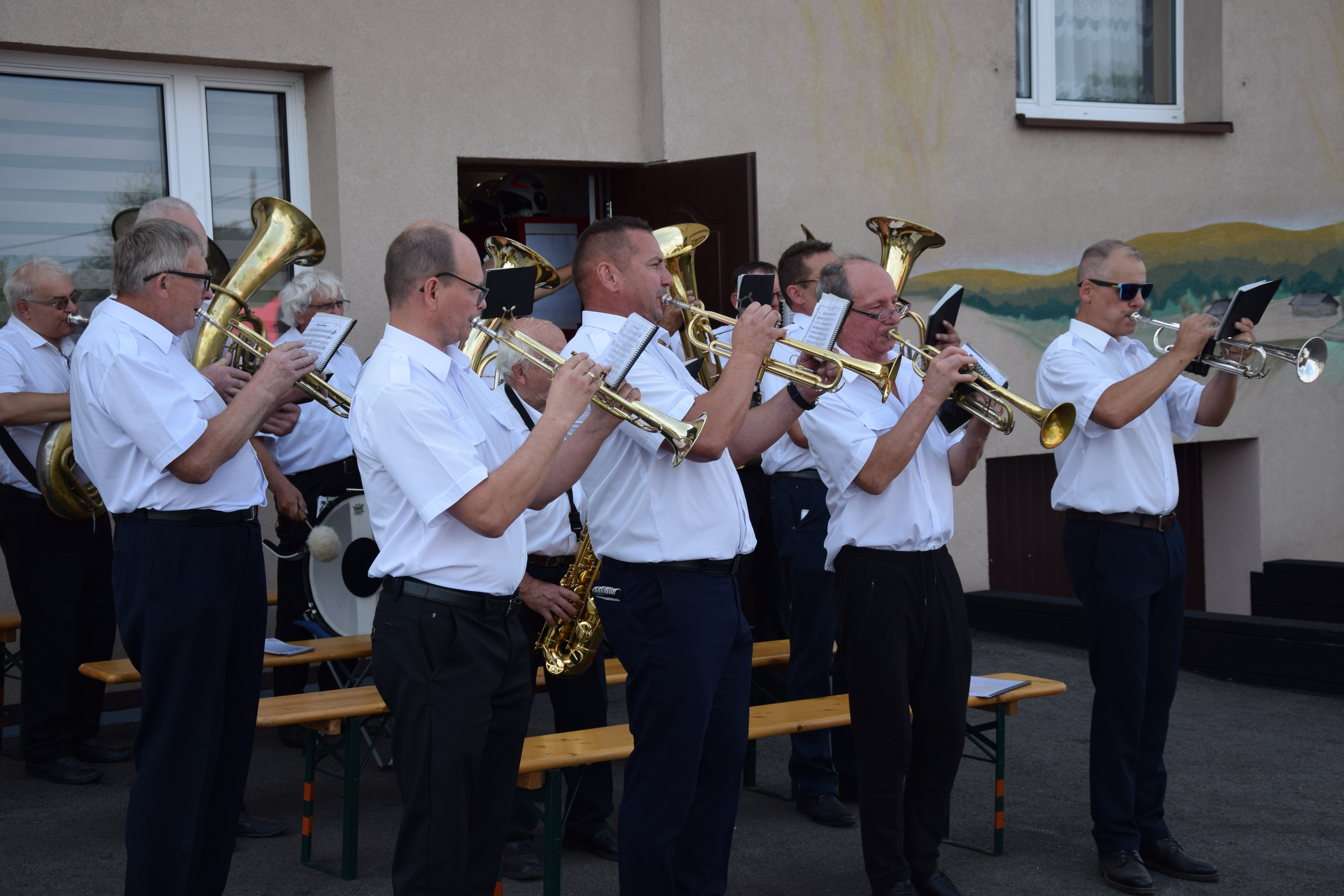 Zdjęcie przedstawia uczestników Jubileuszu 100-lecia OSP Toporowice