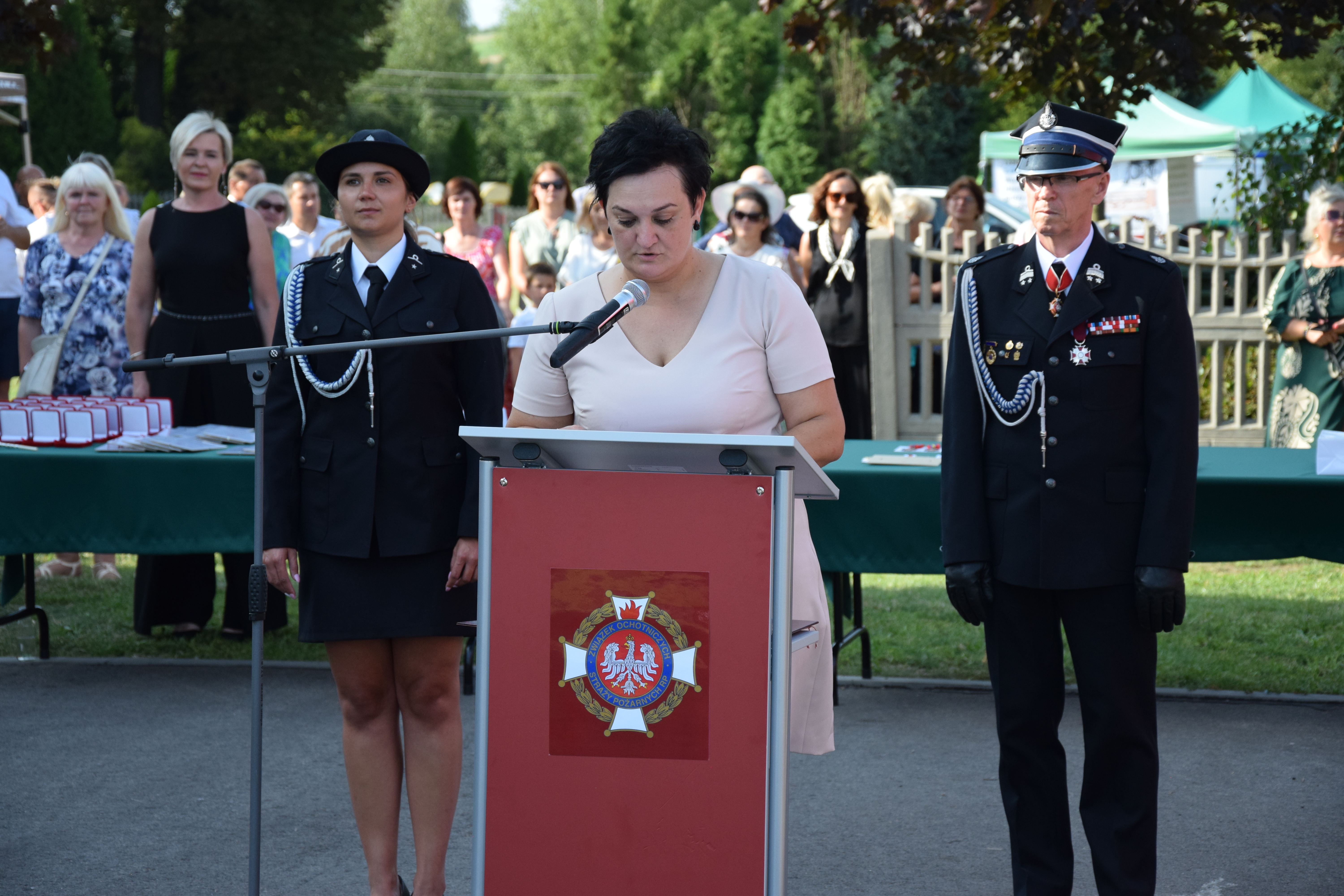 Zdjęcie przedstawia uczestników Jubileuszu 100-lecia OSP Toporowice