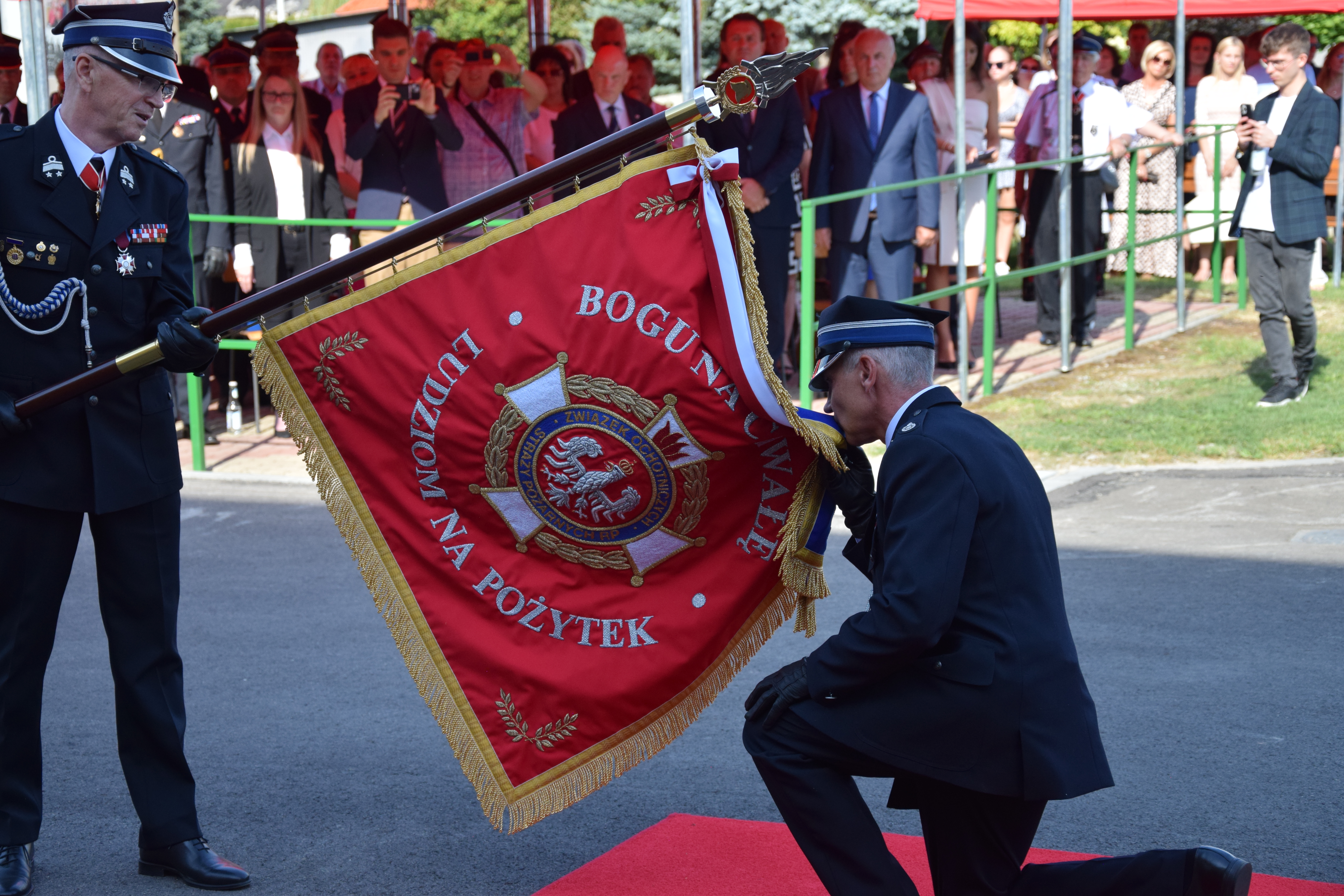 Zdjęcie przedstawia uczestników Jubileuszu 100-lecia OSP Toporowice