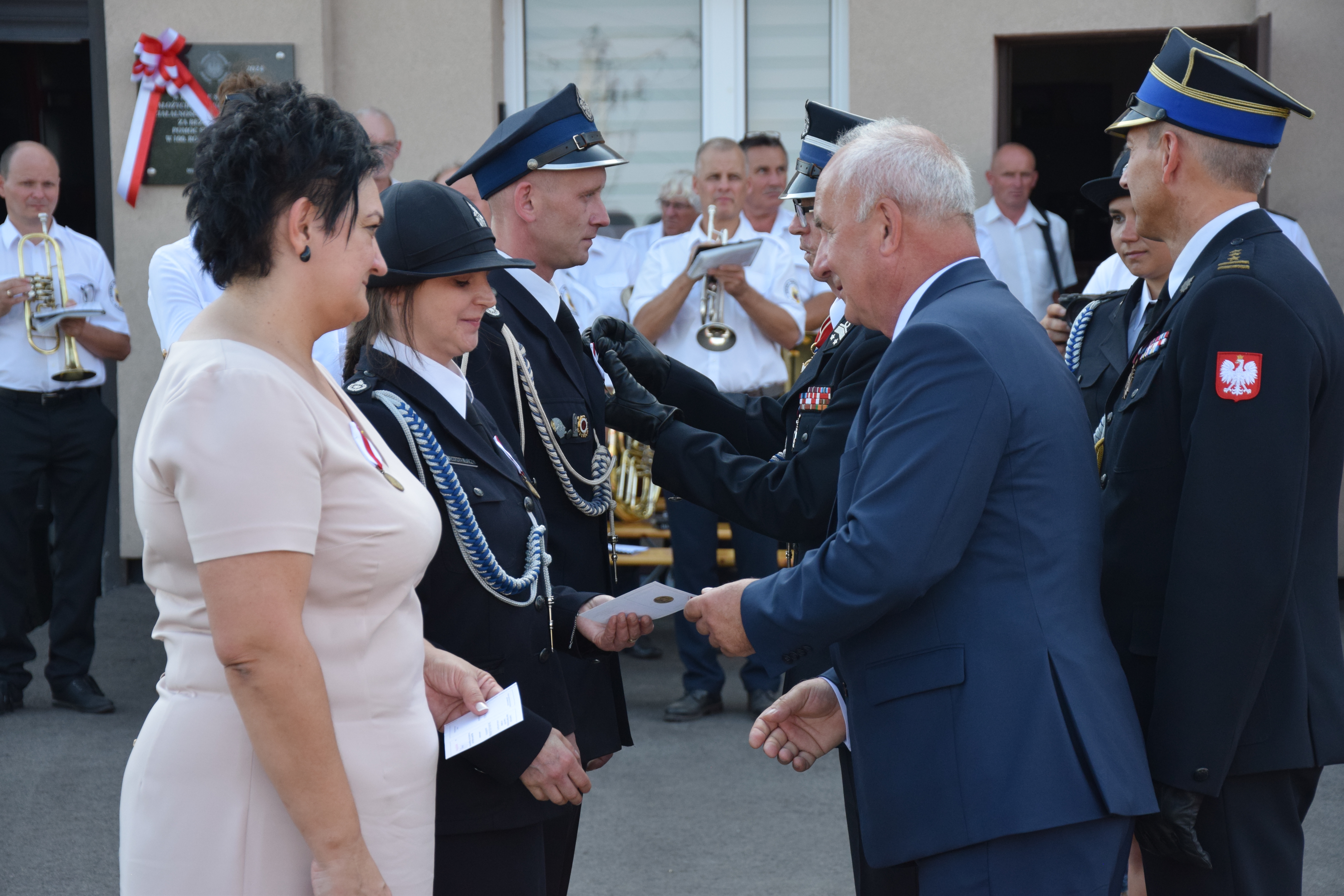 Zdjęcie przedstawia uczestników Jubileuszu 100-lecia OSP Toporowice