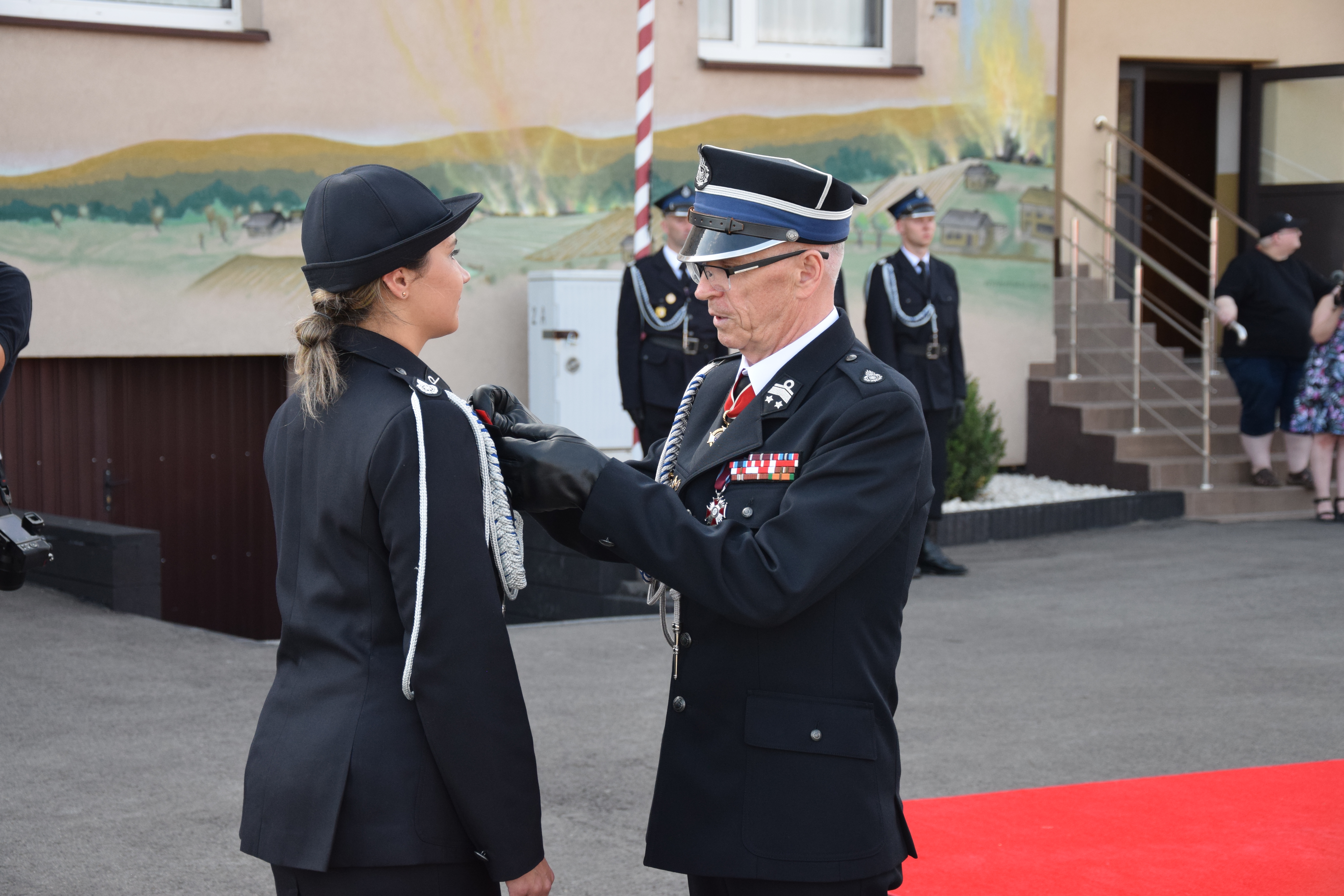 Zdjęcie przedstawia uczestników Jubileuszu 100-lecia OSP Toporowice