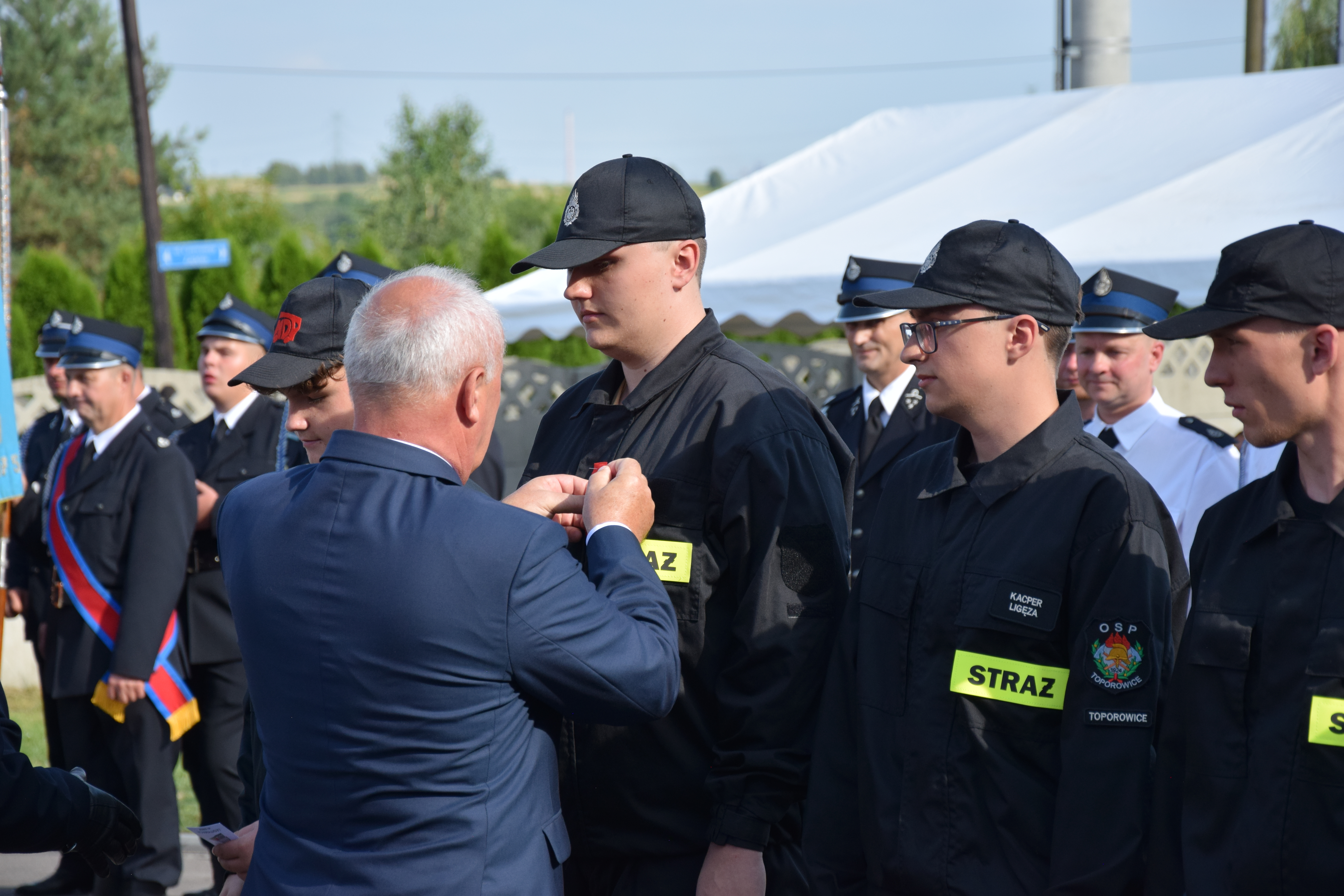 Zdjęcie przedstawia uczestników Jubileuszu 100-lecia OSP Toporowice