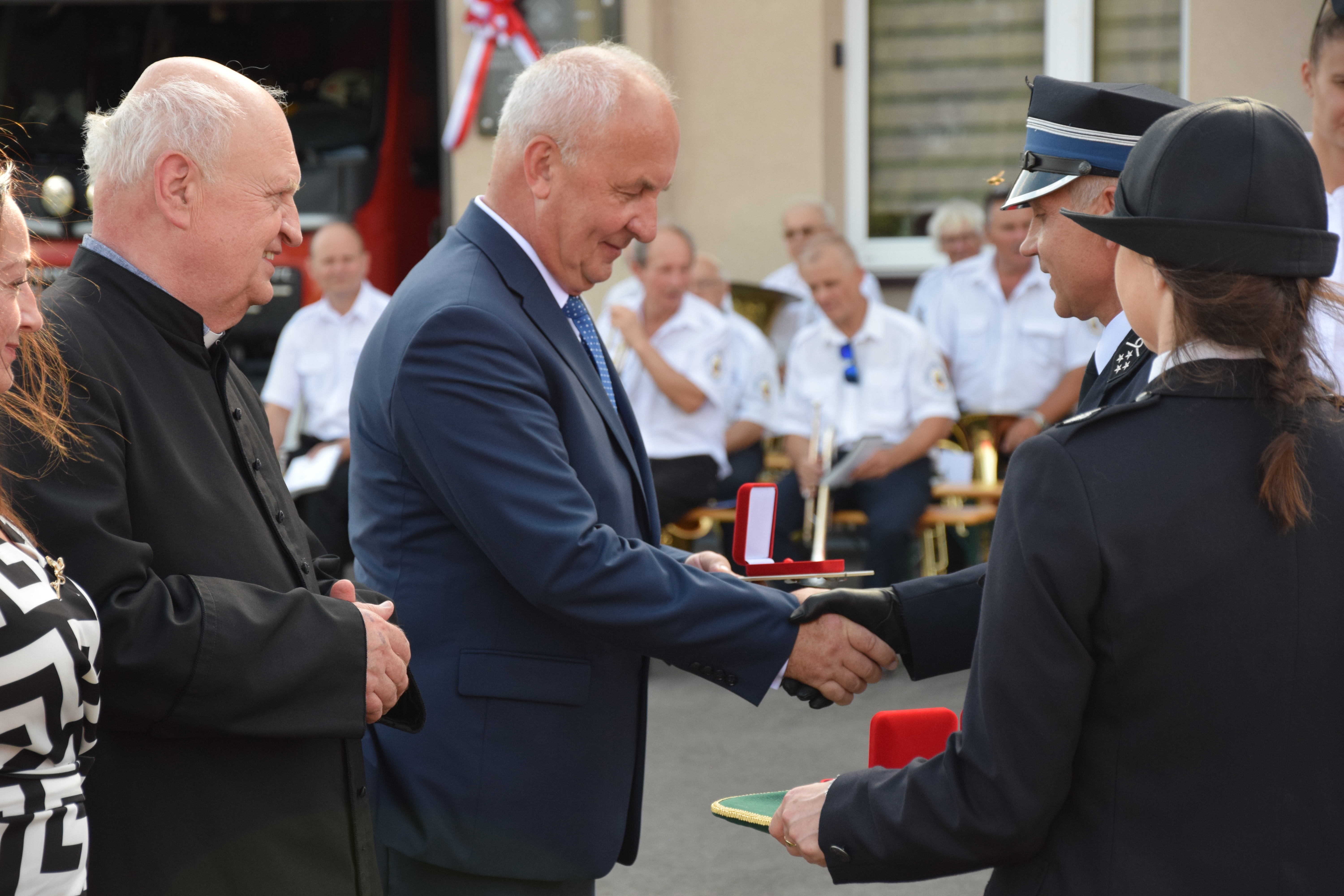 Zdjęcie przedstawia uczestników Jubileuszu 100-lecia OSP Toporowice