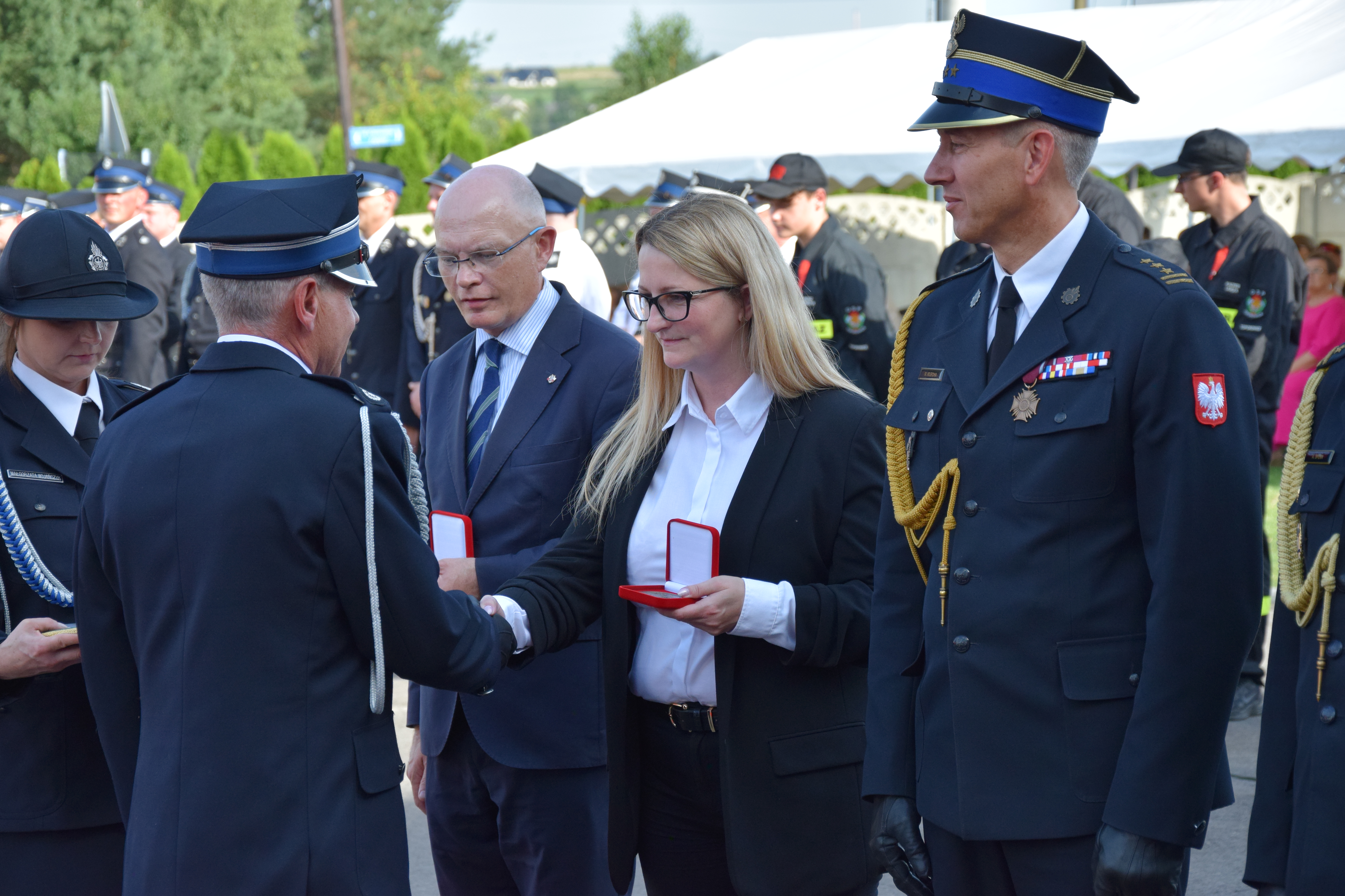 Zdjęcie przedstawia uczestników Jubileuszu 100-lecia OSP Toporowice