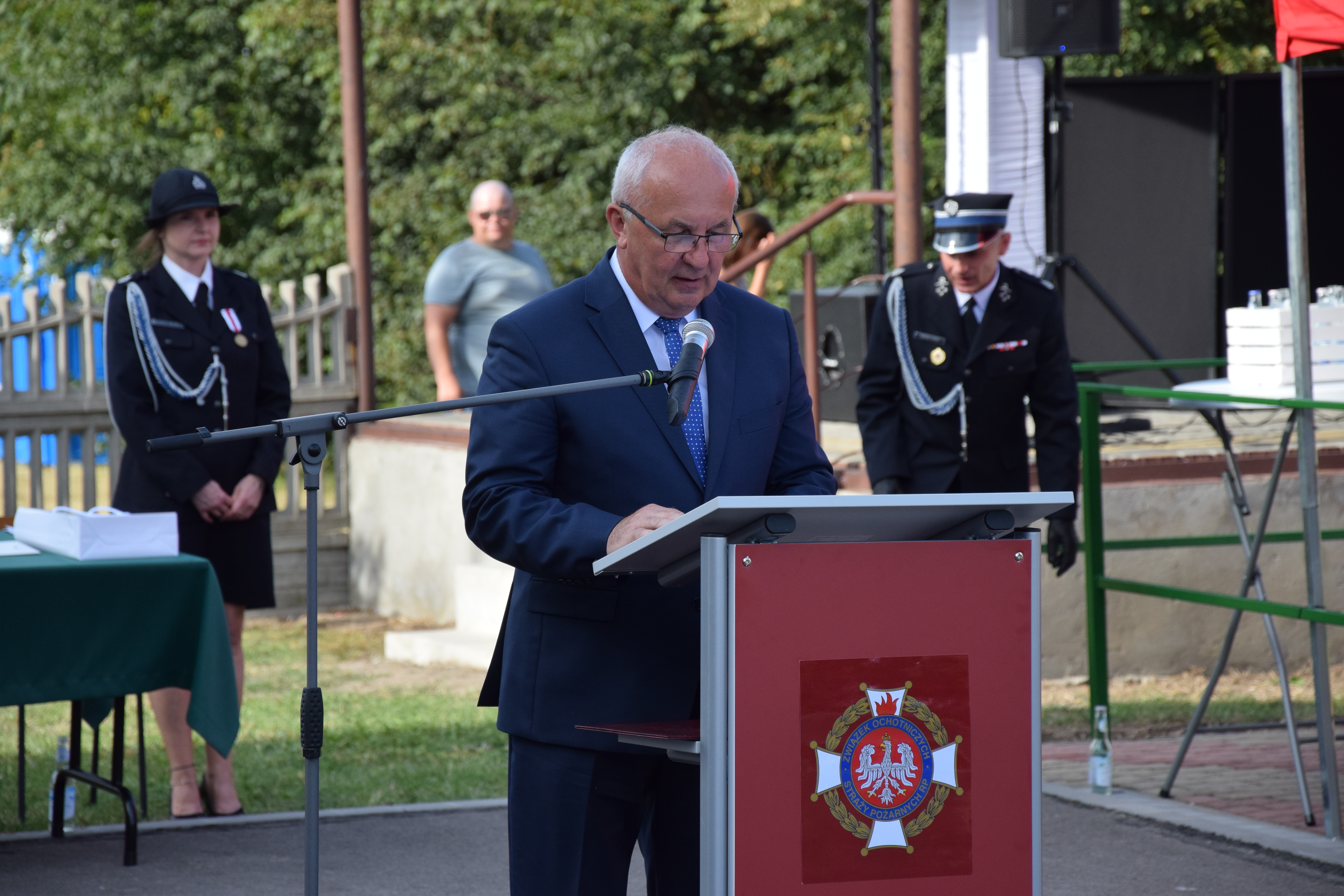Zdjęcie przedstawia uczestników Jubileuszu 100-lecia OSP Toporowice