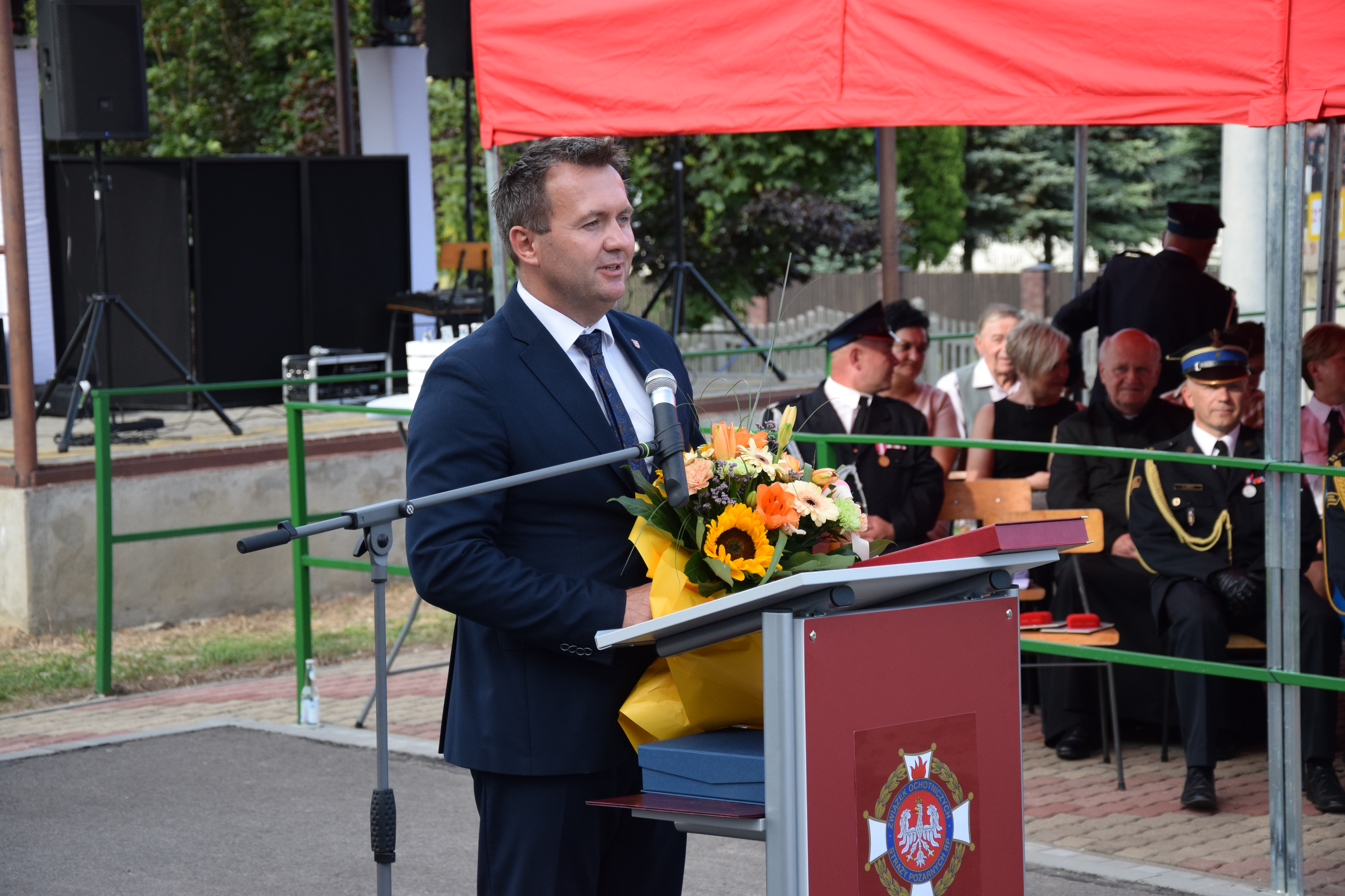 Zdjęcie przedstawia uczestników Jubileuszu 100-lecia OSP Toporowice
