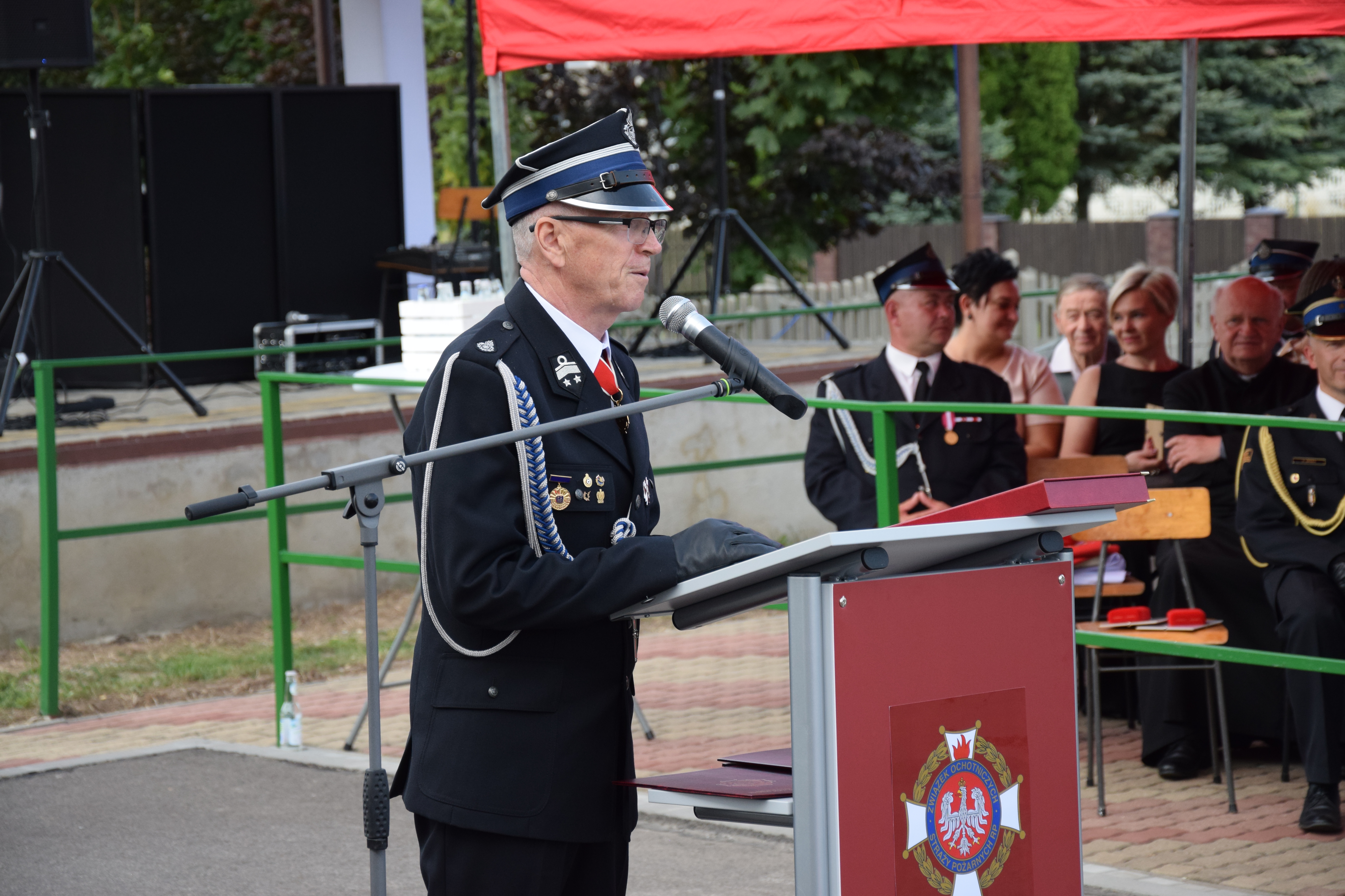 Zdjęcie przedstawia uczestników Jubileuszu 100-lecia OSP Toporowice