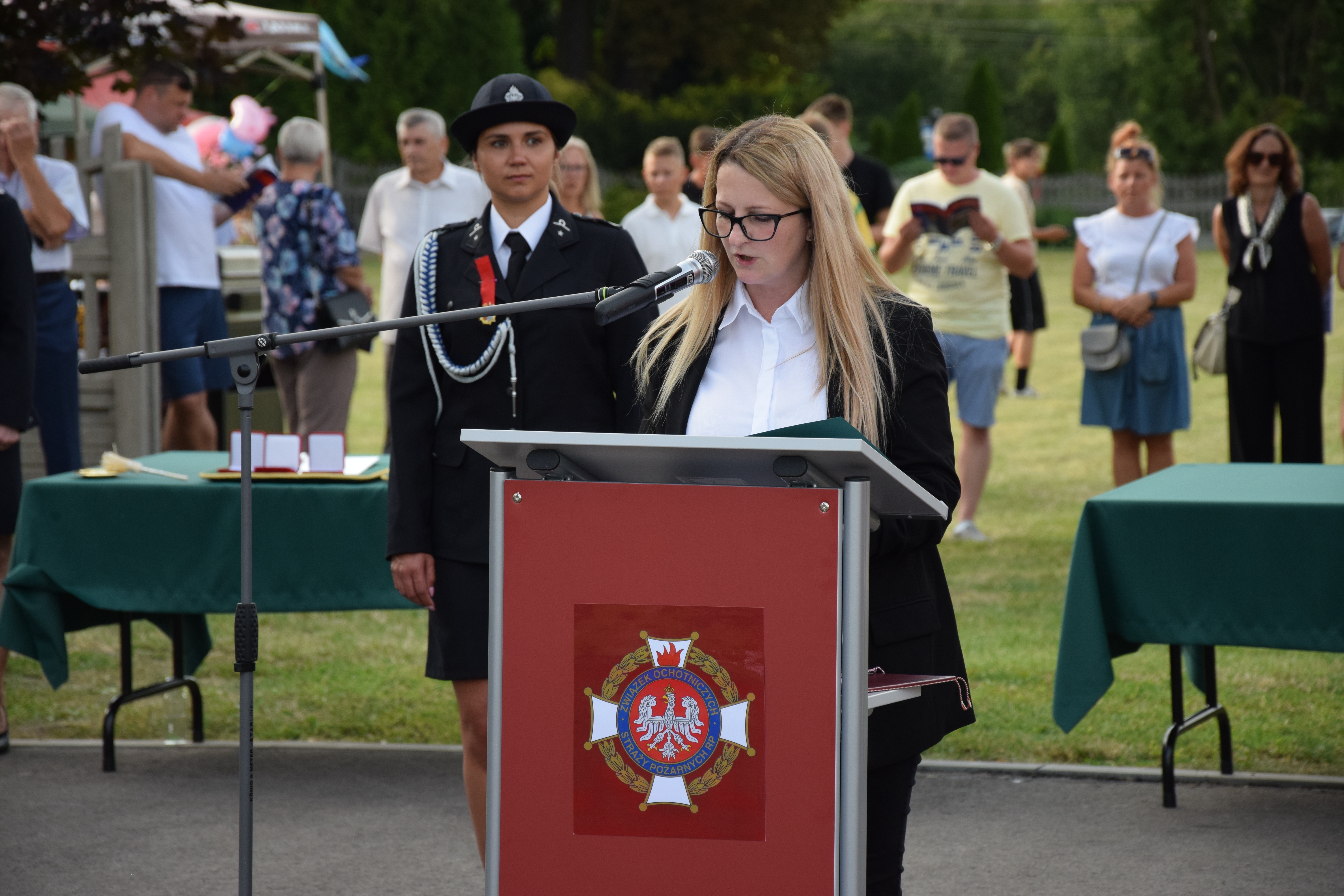 Zdjęcie przedstawia uczestników Jubileuszu 100-lecia OSP Toporowice