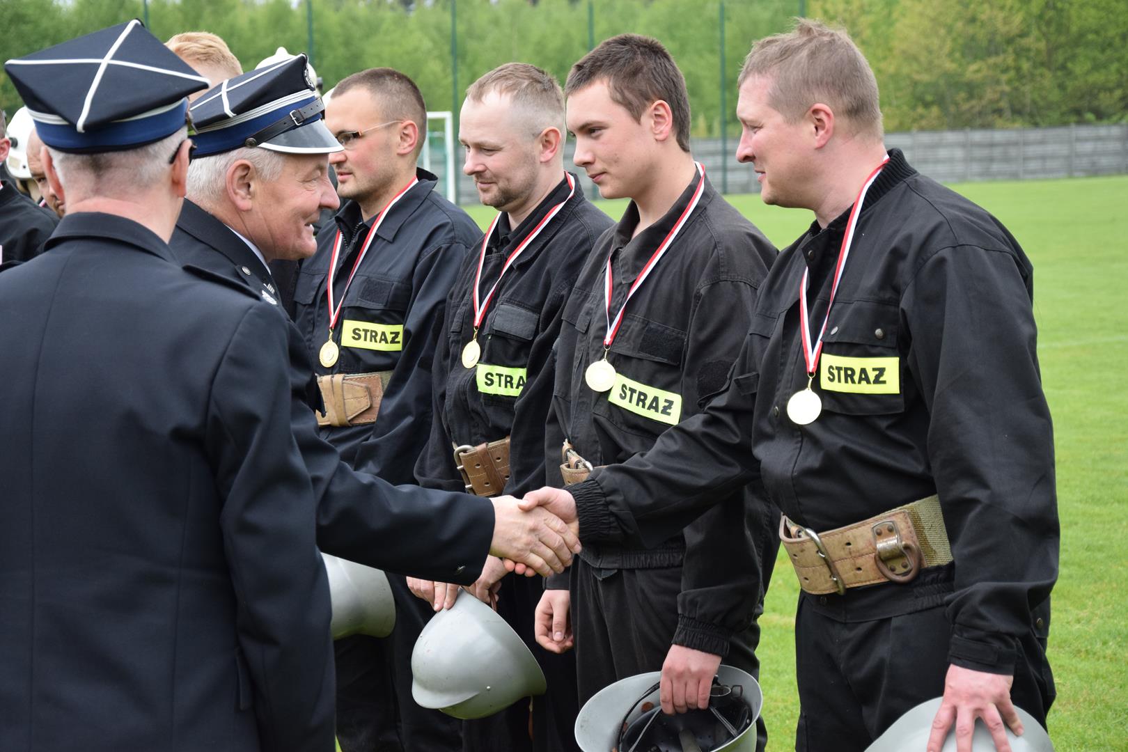 Zdjęcie przedstawiające moment rozdania nagród